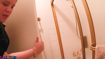 Amateur Stepmom And Stepson Have Sex In The Bathroom