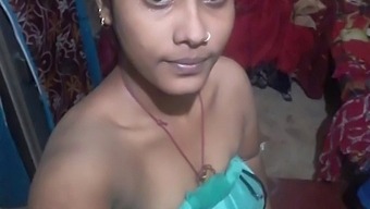 Teen With Big Tits Takes Selfie In Hd