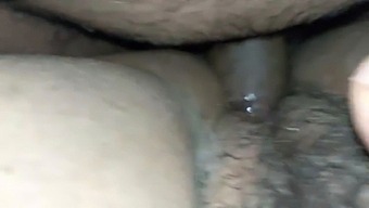 Mollige Ehefrau Mit Haariger Muschi Wird In Dem Fußfetisch-Video Gefickt