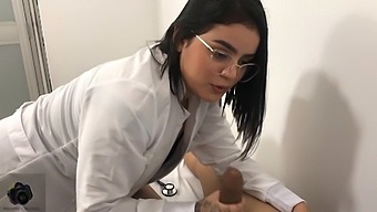 Doctor With Big Booty Aids Client'S Erectile Dysfunction - Español