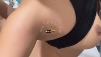 Kecantikan Mesir Chloe Foxy Menikmati Permainan Mandi Yang Nakal