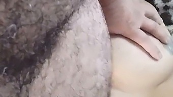 Lei Gode A Fare Sesso Con Un Partner Più Vecchio Mentre È Una Donna Rispettosa