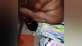 Incontri Intimi Con Un'Anziana Milf Ebano Alta E Tettona